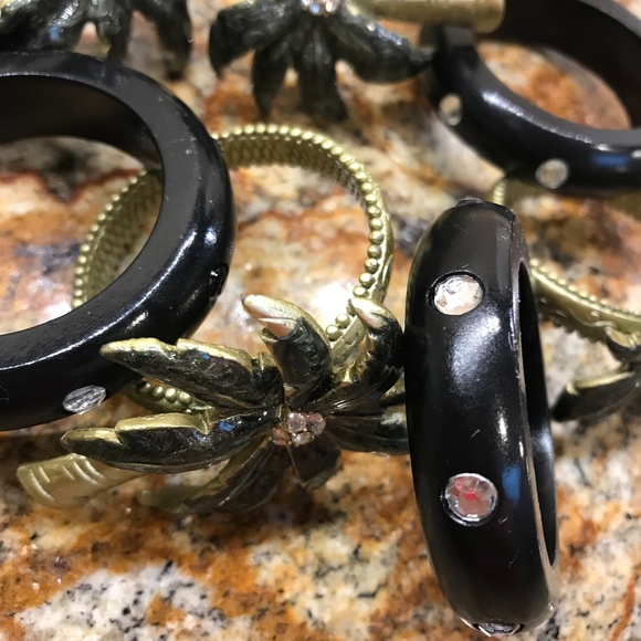 Napkin Rings Two sets of 4 each - Picture 3 of 5